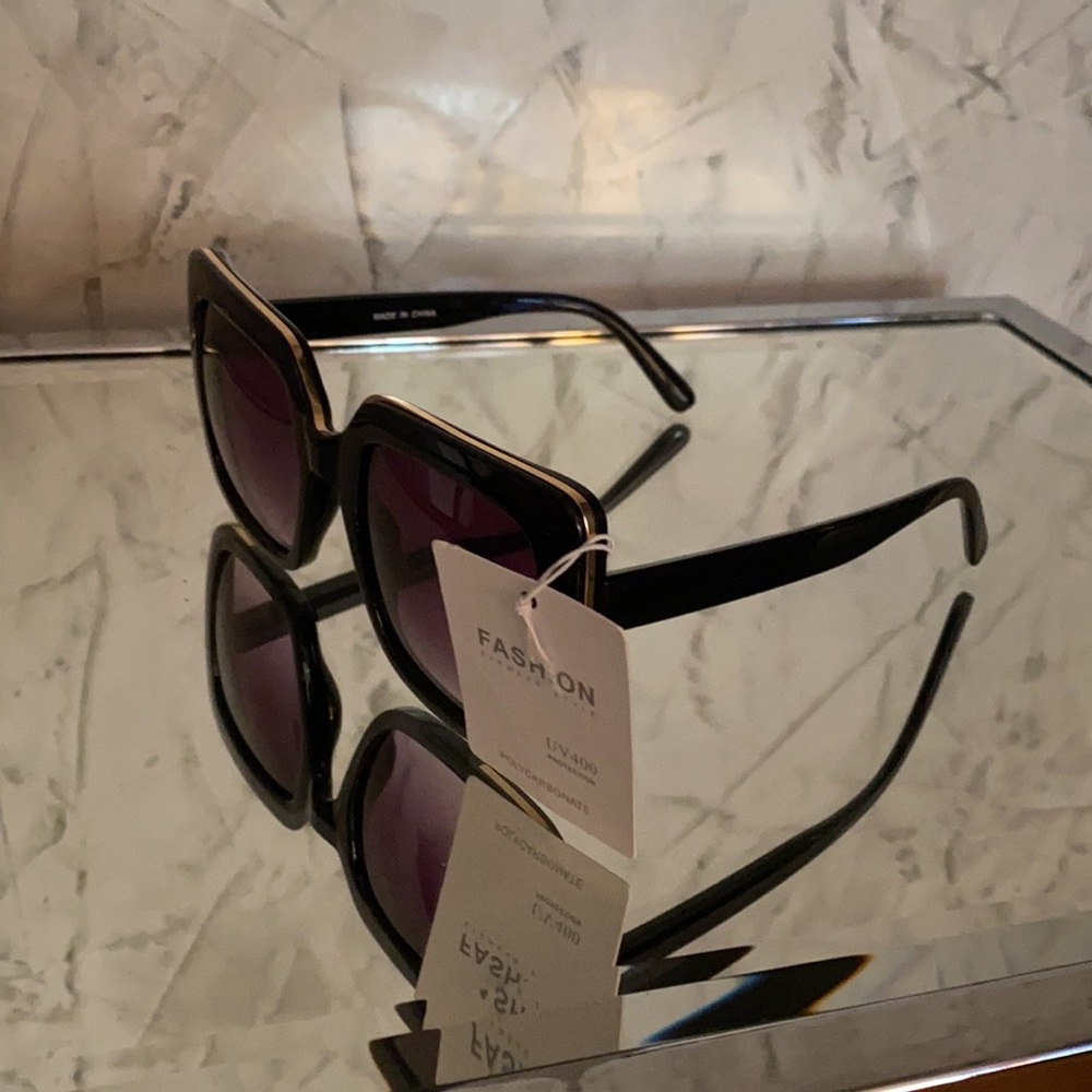 *Sunglass BUNDLE* - Picture 3 of 11